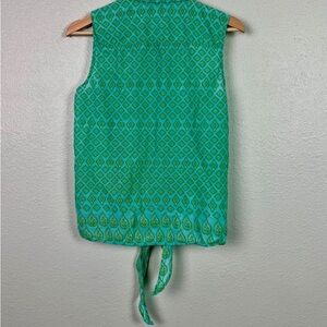 Chic Sleeveless Green Patterned Blouse